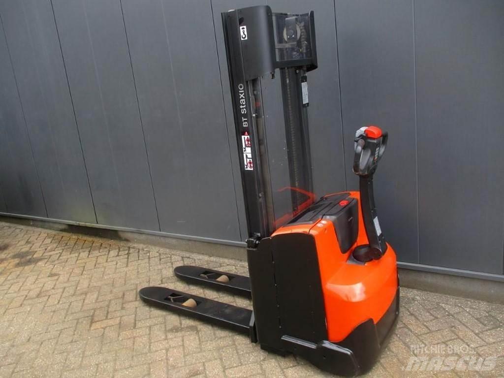Toyota SWE 120 Empilhador para operador externo