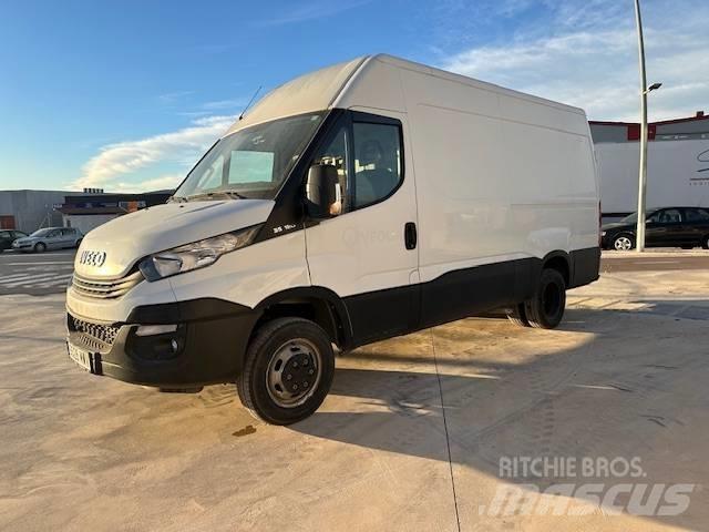Iveco 35C 12 Carrinhas de caixa fechada