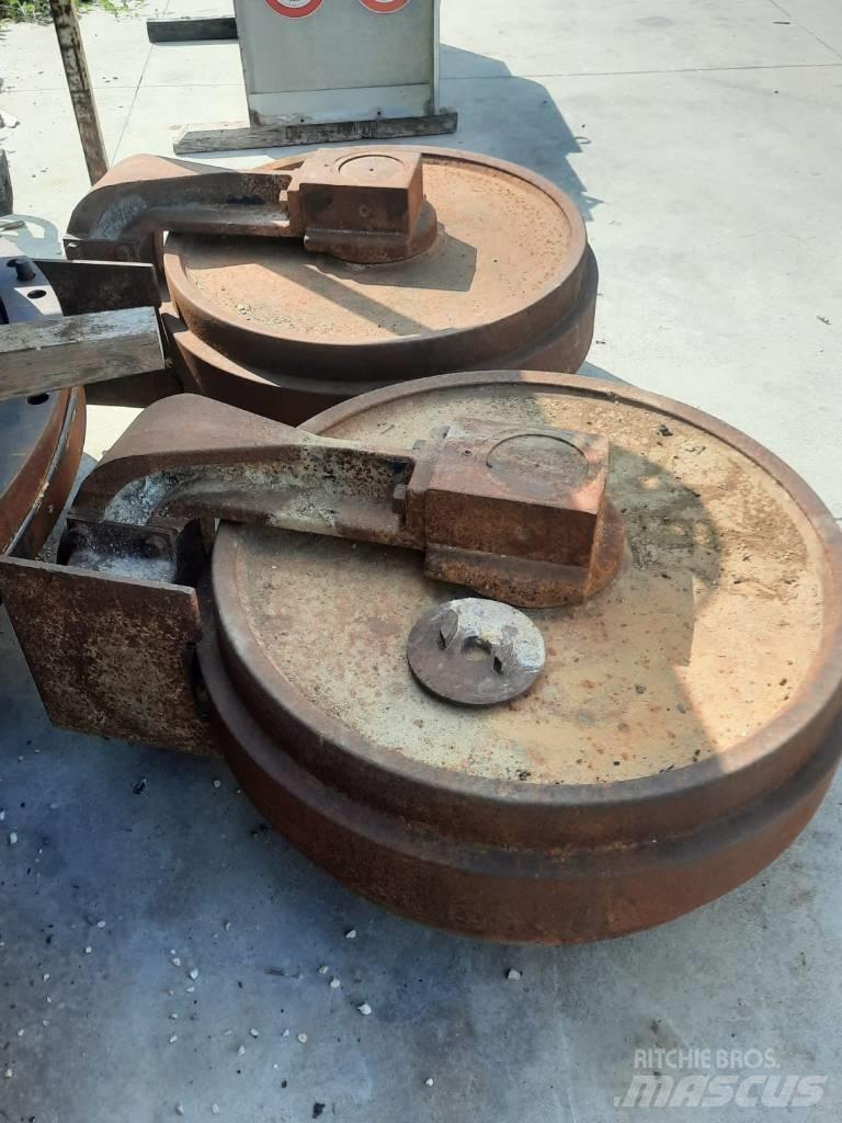 Hitachi EX 700 Rastos, correntes e material rodante