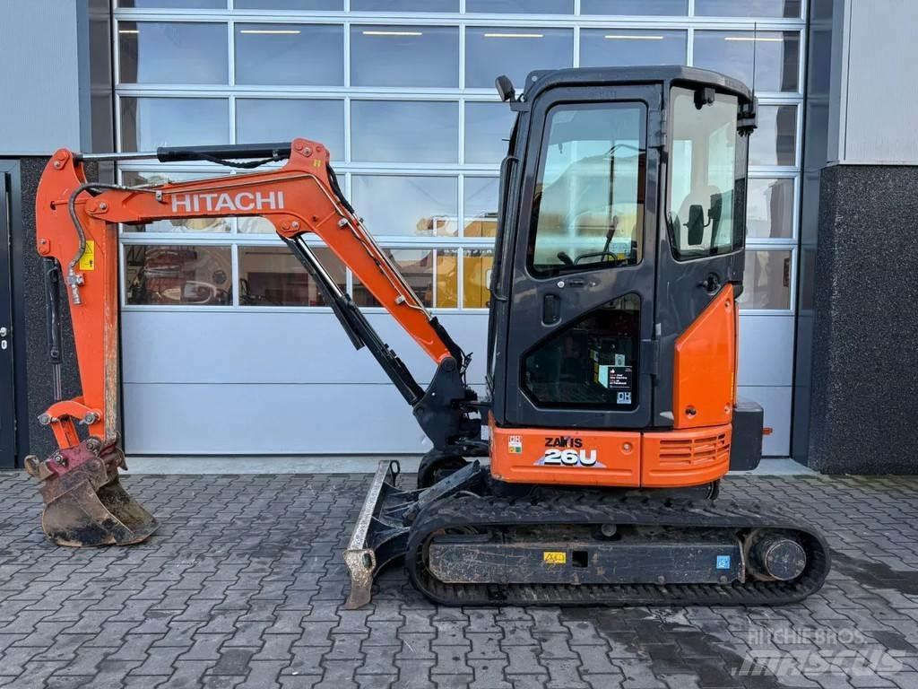 Hitachi ZX26U-6 CR Mini Escavadoras <7t