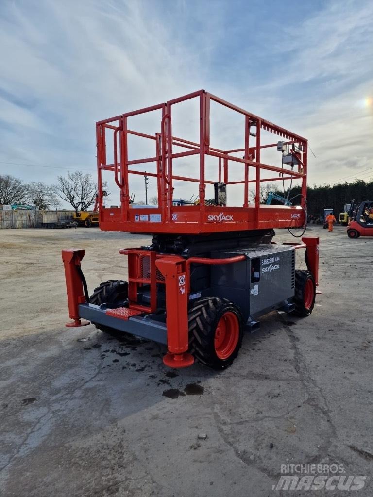 SkyJack SJ 6832 RT Elevadores de tesoura