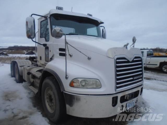 Mack CXU 613 Tractores (camiões)