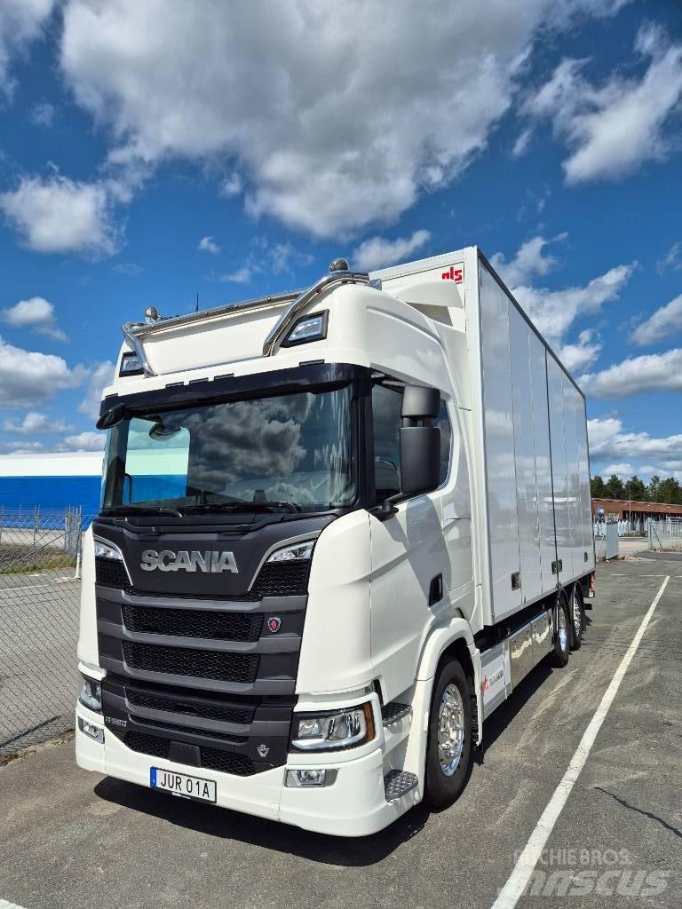 Scania R 590 Camiões de caixa fechada