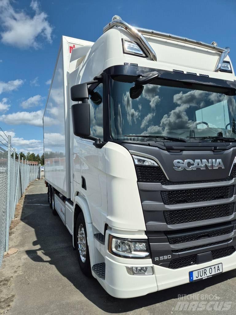 Scania R 590 Camiões de caixa fechada