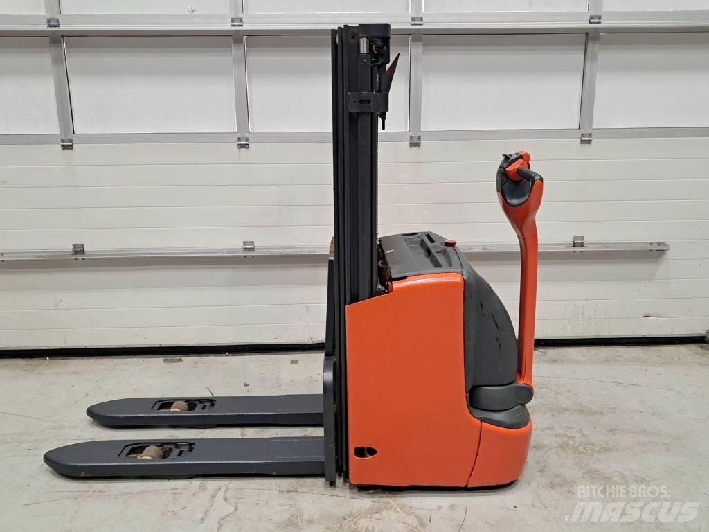 Linde L12I Empilhador para operador externo