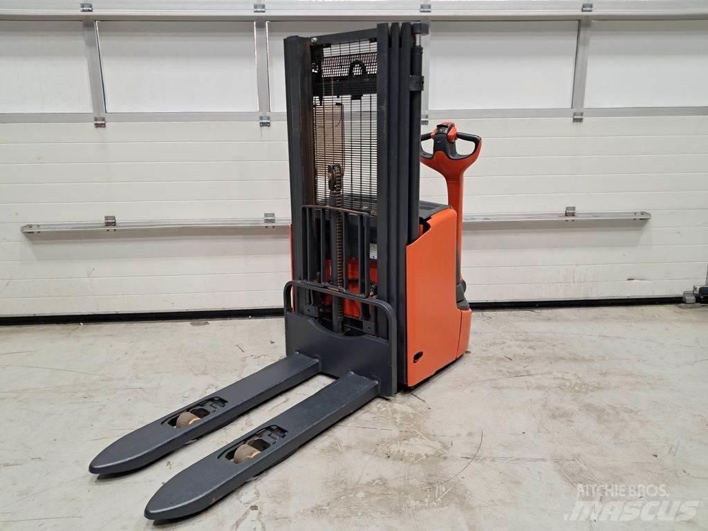 Linde L12I Empilhador para operador externo