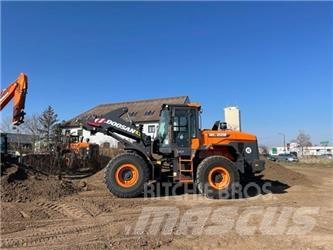 Doosan DL 220 Pás carregadoras de rodas
