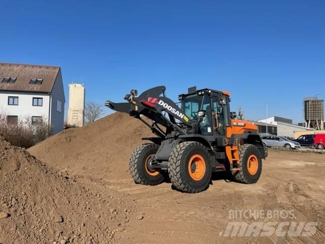 Doosan DL 220 Pás carregadoras de rodas