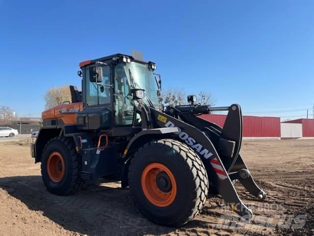 Doosan DL 220 Pás carregadoras de rodas