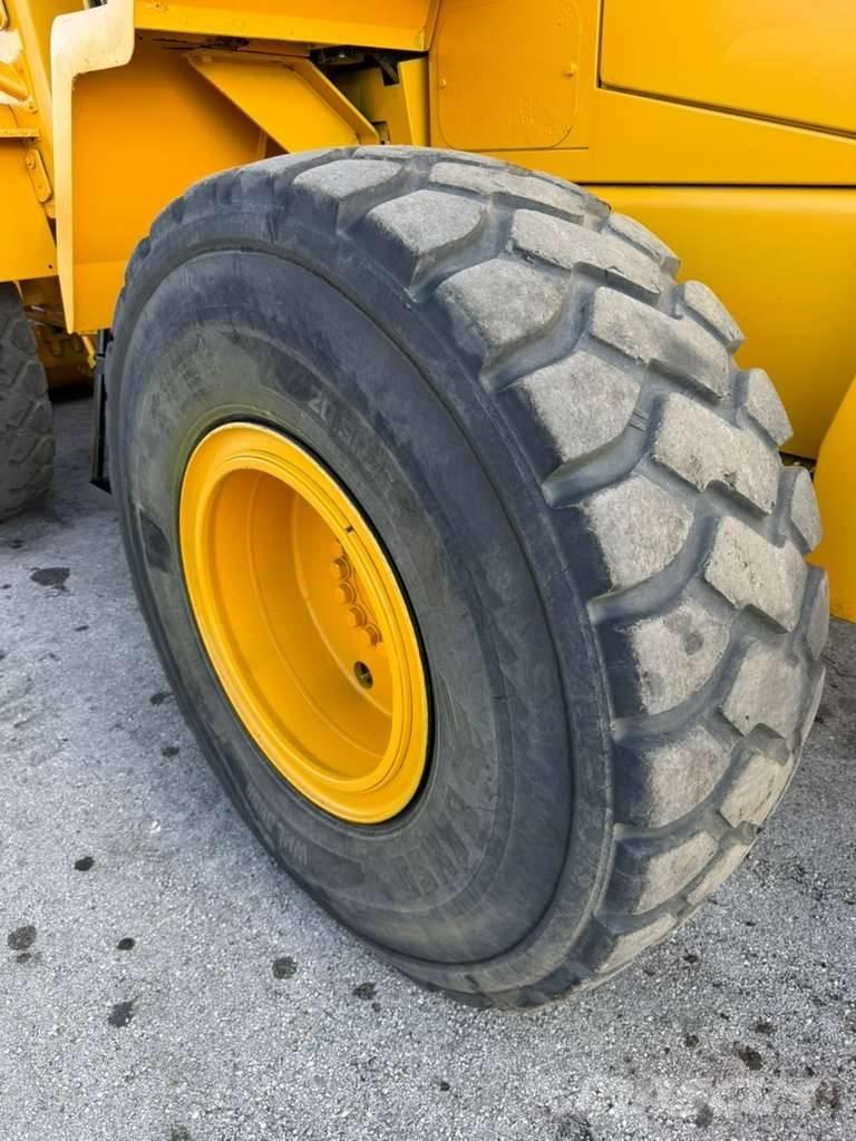 Komatsu WA 320-5L Pás carregadoras de rodas