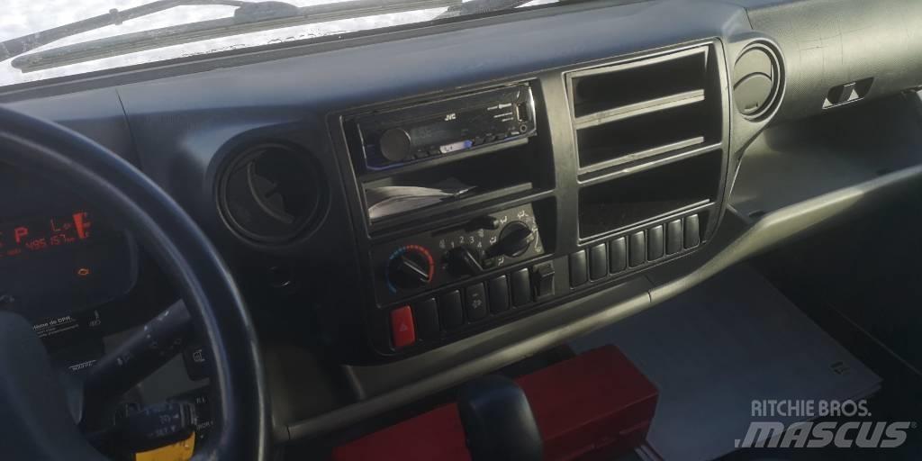 Hino 195 Carrinhas de caixa fechada