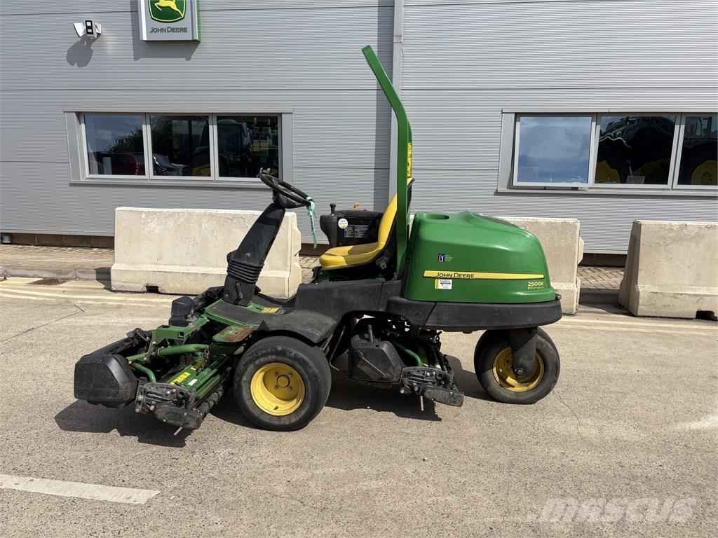 John Deere 2500E Corta-Relvas walk-behind