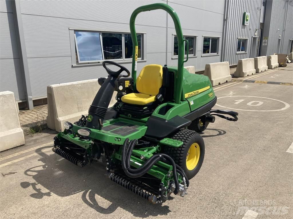 John Deere 7200A Corta-Relvas walk-behind