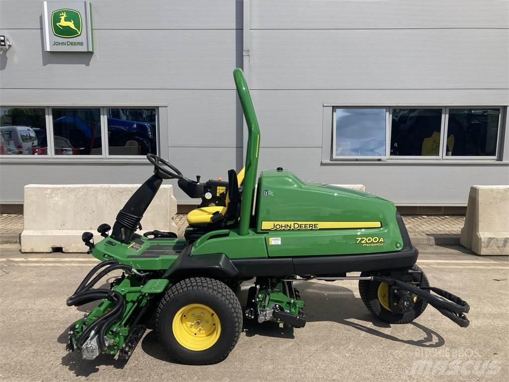 John Deere 7200A Corta-Relvas walk-behind