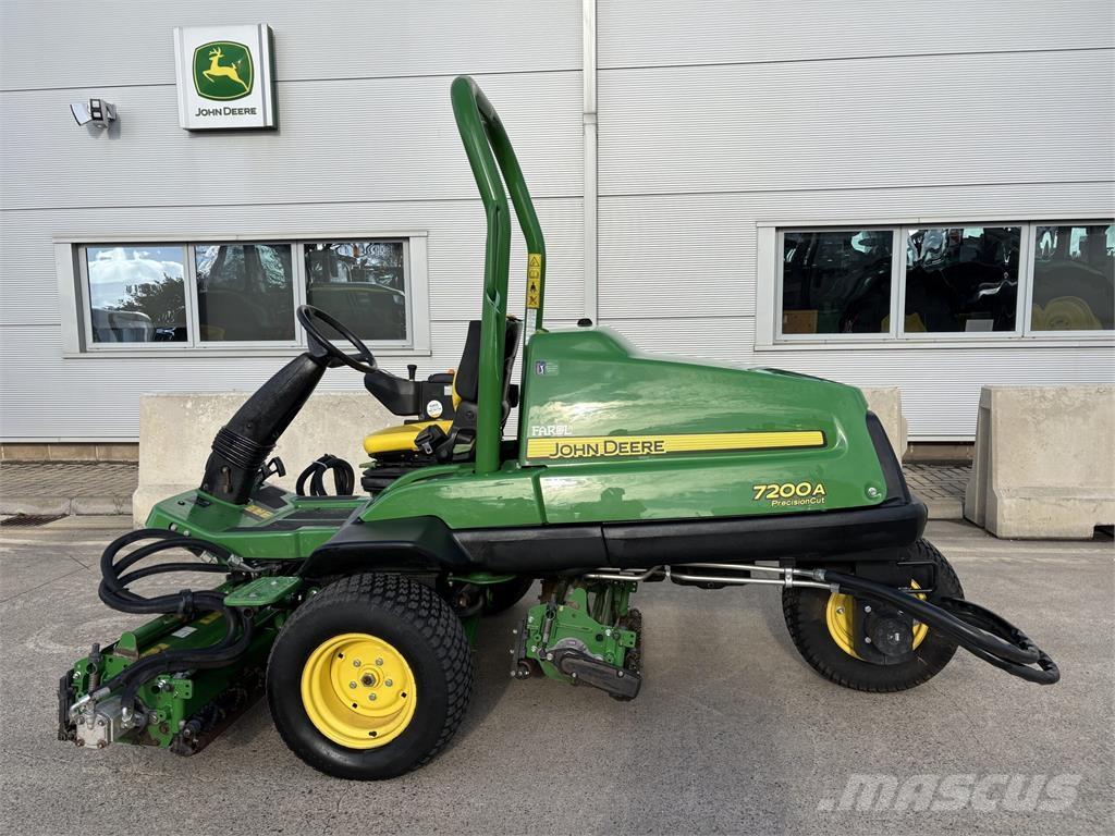 John Deere 7200A Corta-Relvas walk-behind