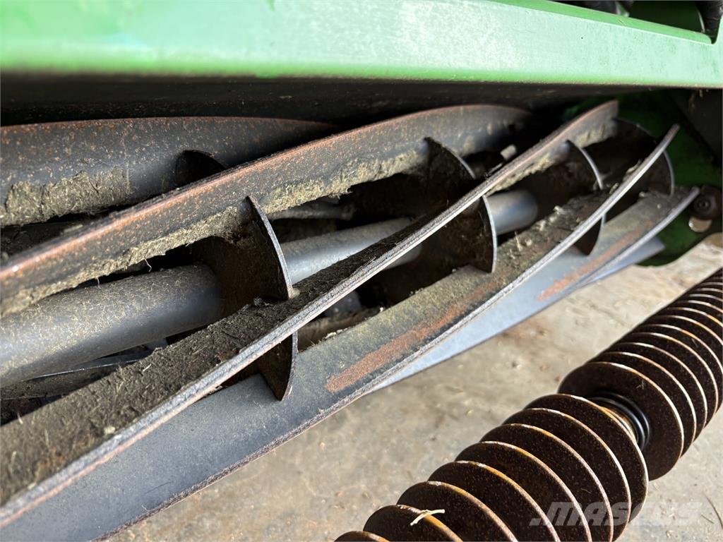 John Deere 7200A Corta-Relvas walk-behind