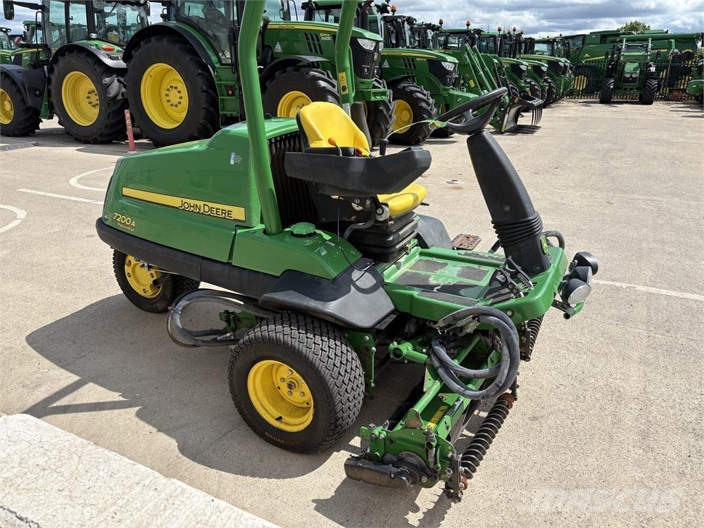 John Deere 7200A Corta-Relvas walk-behind