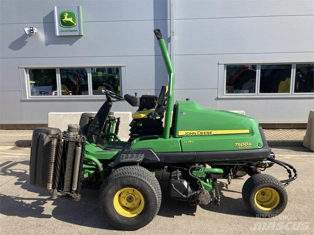 John Deere 7500AE Corta-Relvas walk-behind