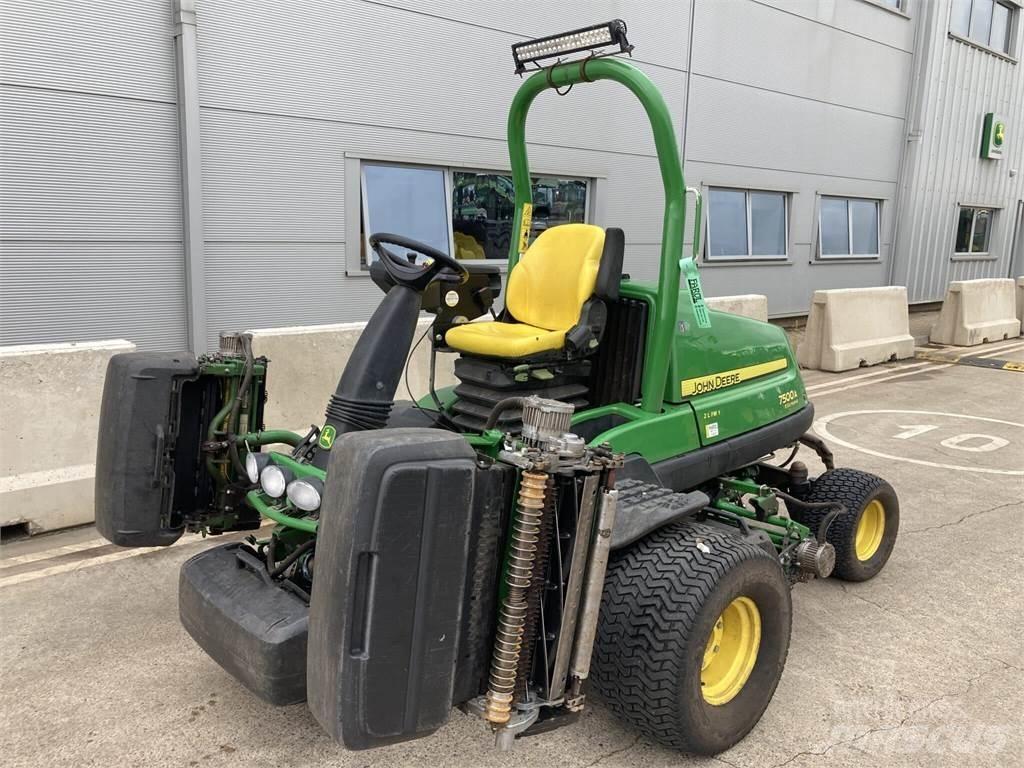 John Deere 7500AE Corta-Relvas walk-behind