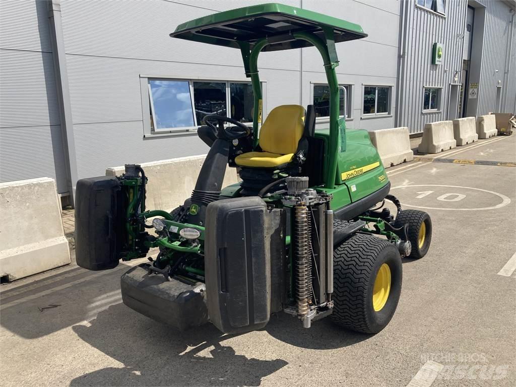 John Deere 7500AE Corta-Relvas walk-behind