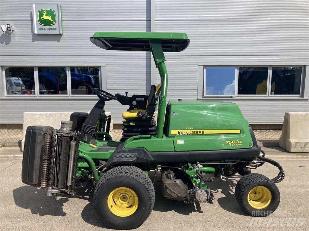 John Deere 7500AE Corta-Relvas walk-behind