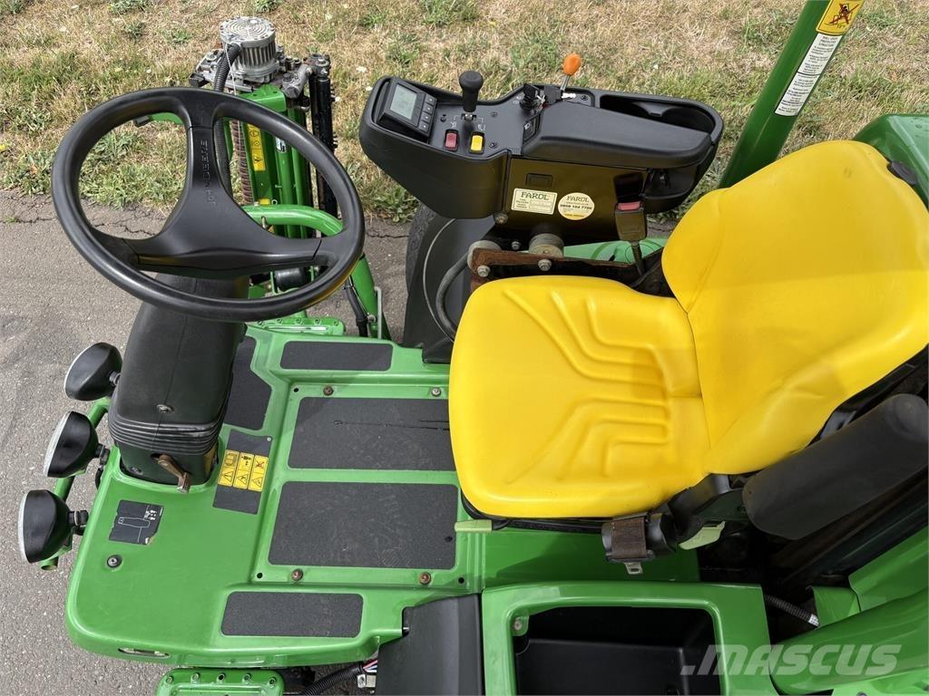 John Deere 7500AE Corta-Relvas walk-behind