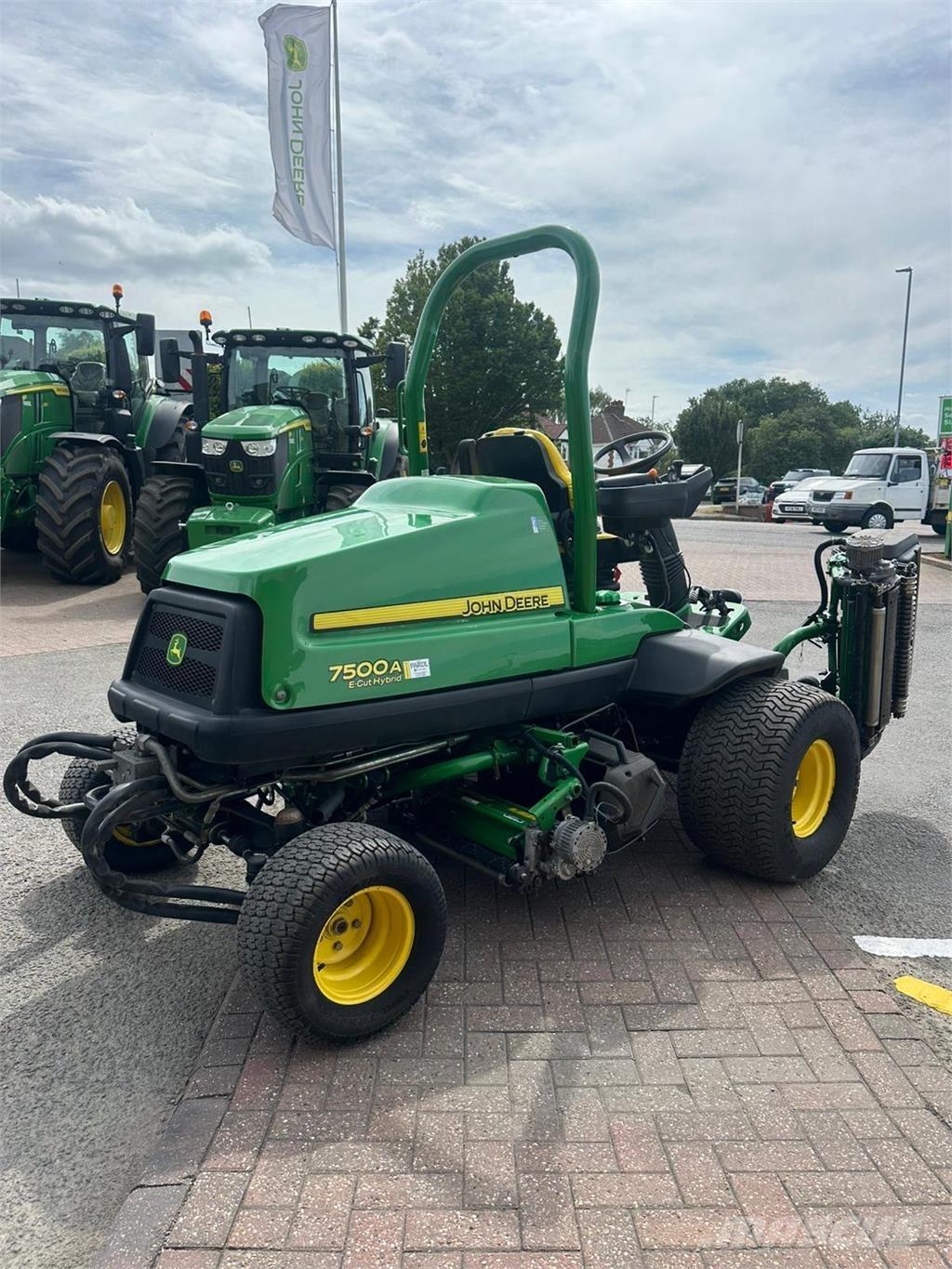 John Deere 7500AE Corta-Relvas walk-behind