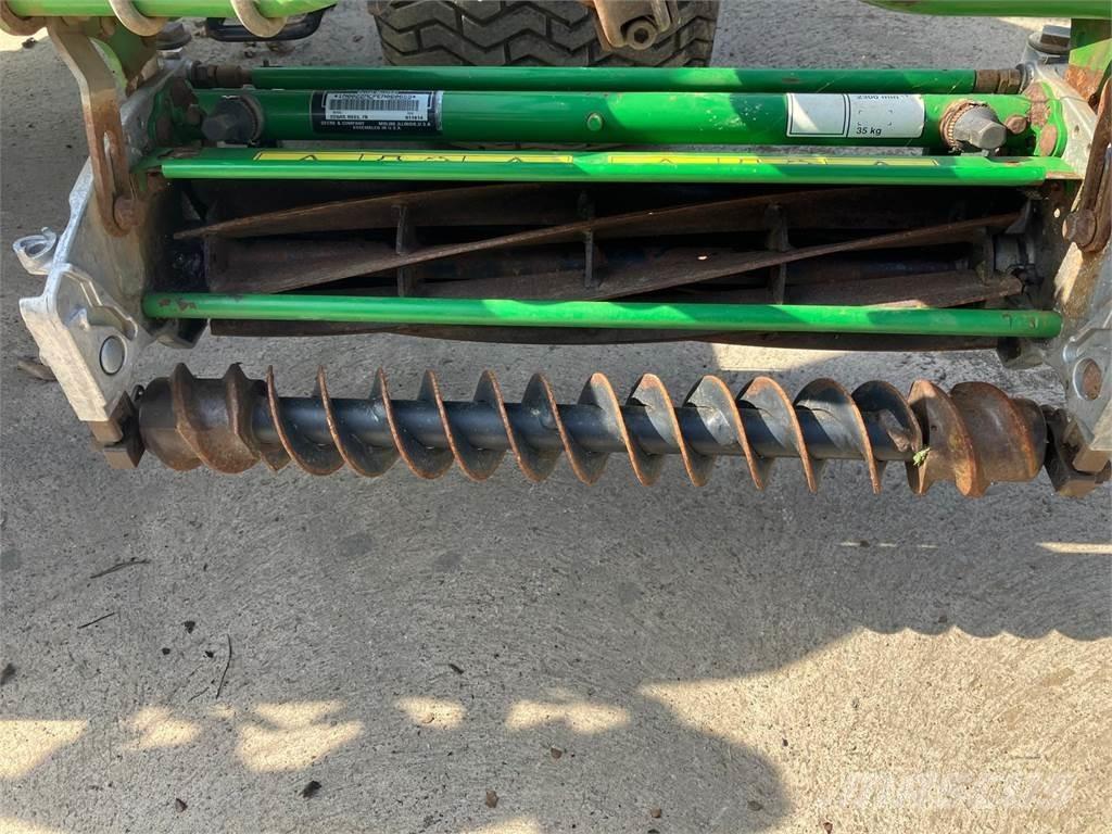 John Deere 7500AE Corta-Relvas walk-behind