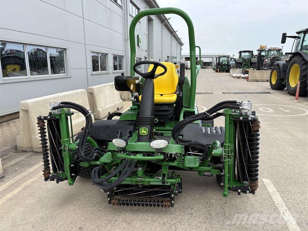 John Deere 7700A Corta-Relvas walk-behind