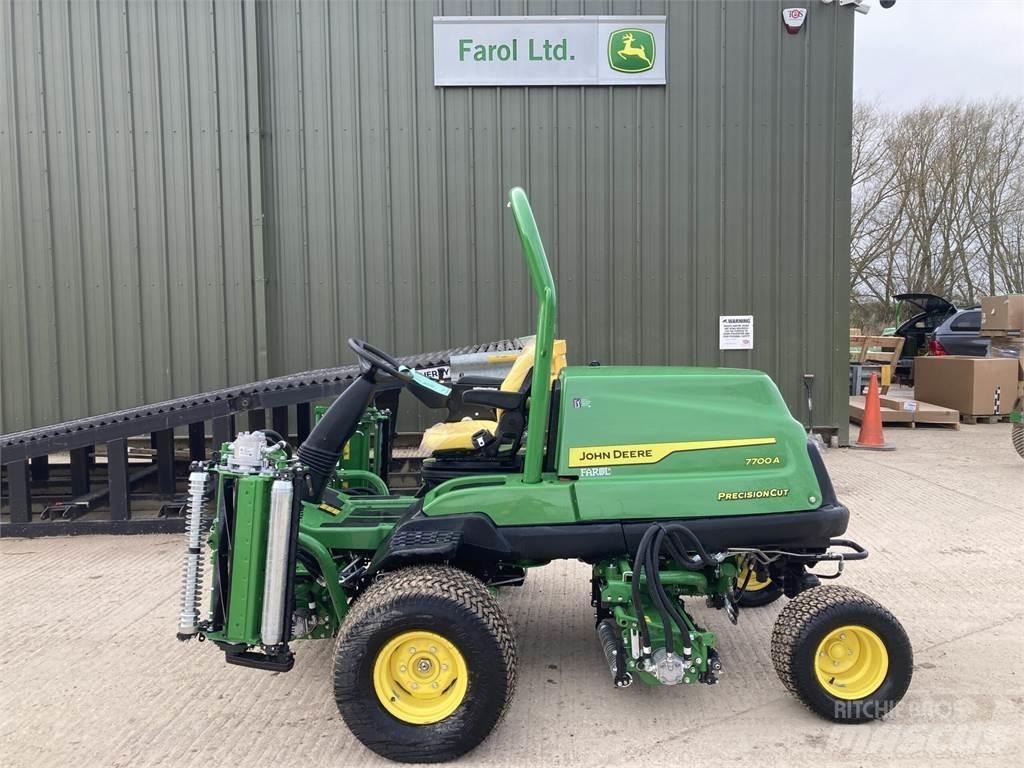 John Deere 7700A Corta-Relvas walk-behind