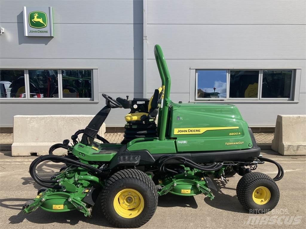 John Deere 8800A Corta-Relvas walk-behind