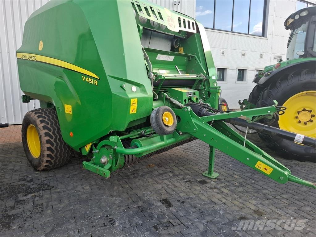 John Deere V451R Enfardadeira de fardos quadrados