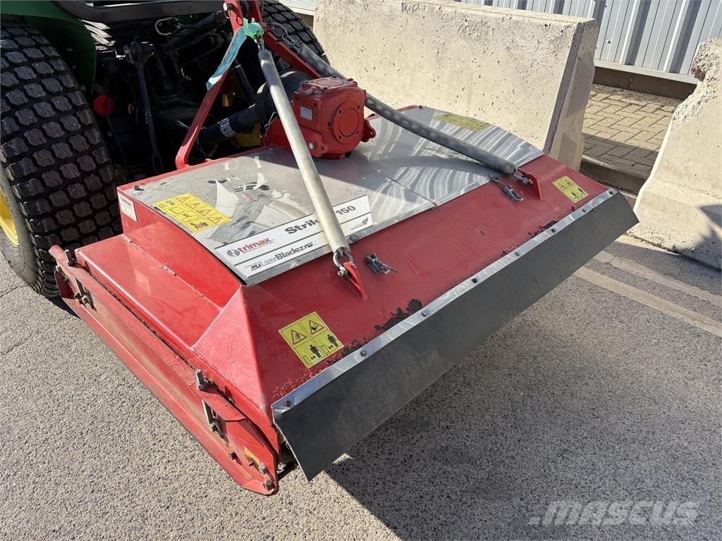 Trimax Striker 150 Corta-Relvas montadas e arrastadas
