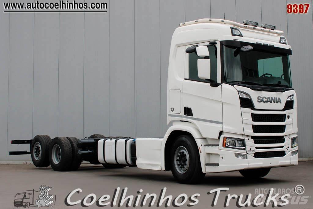 Scania R 520  V8 Camiões de chassis e cabine
