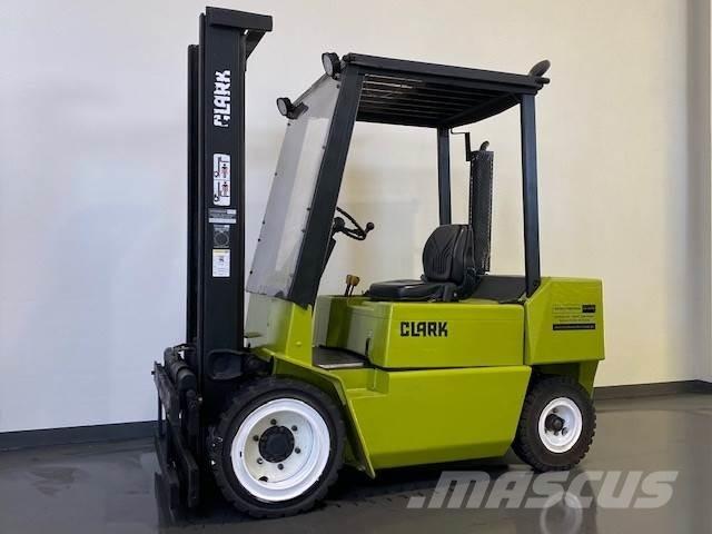 Clark DPM30N Empilhadores Diesel