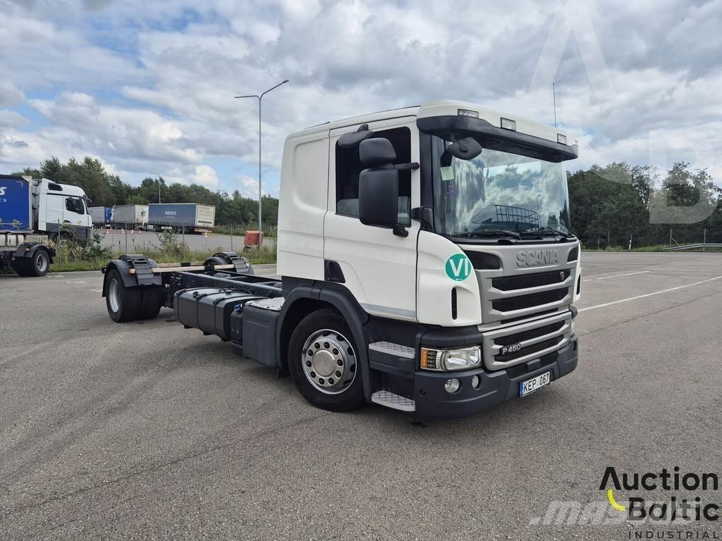Scania P 450 Camiões de chassis e cabine