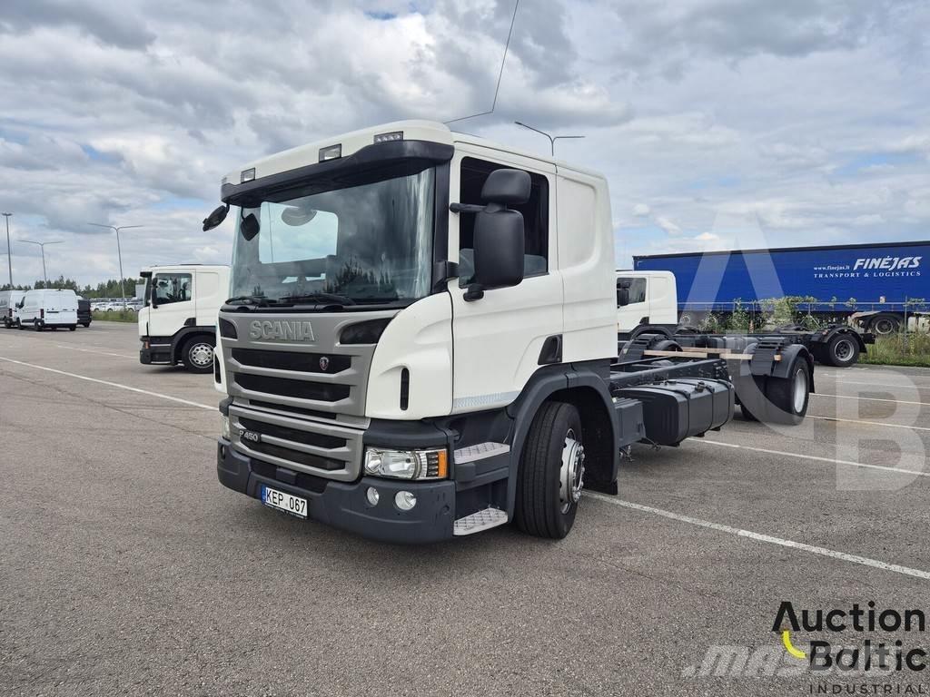 Scania P 450 Camiões de chassis e cabine