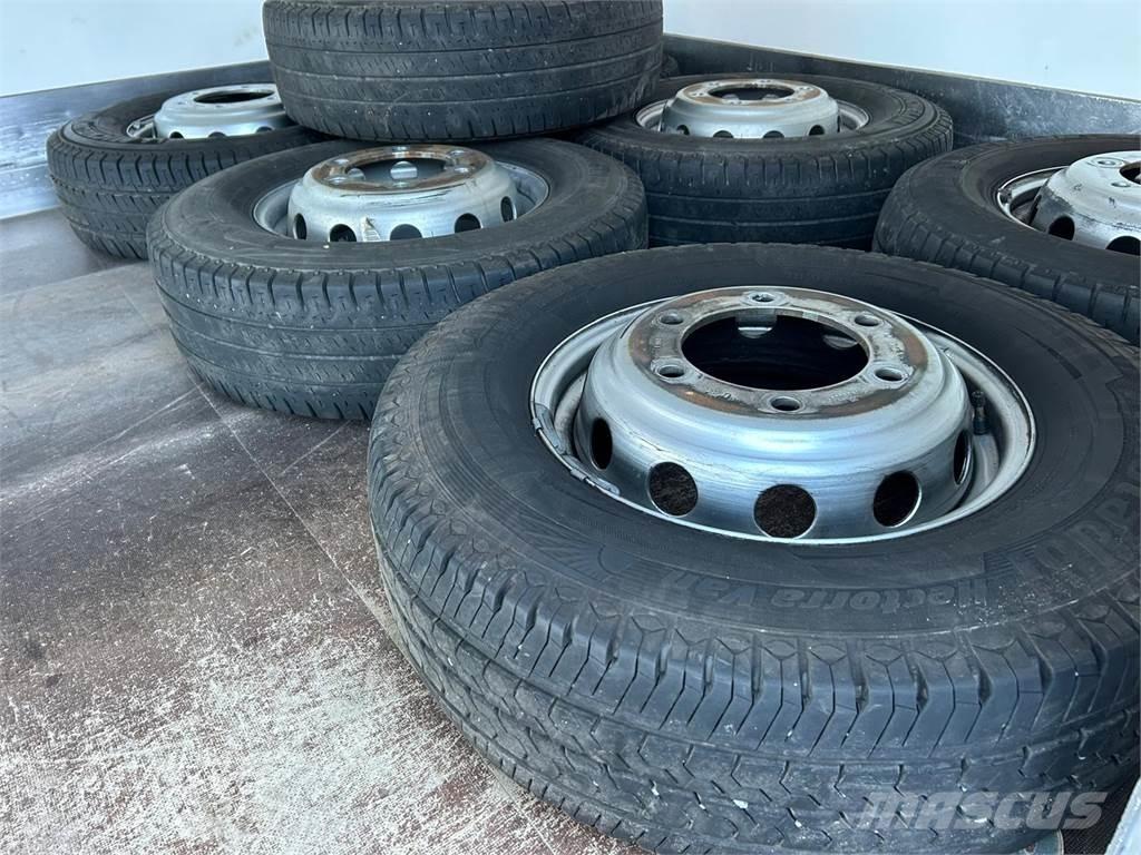 Iveco Daily Carrinhas de caixa fechada