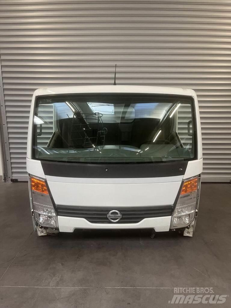 Nissan NT400 Cabines e interior