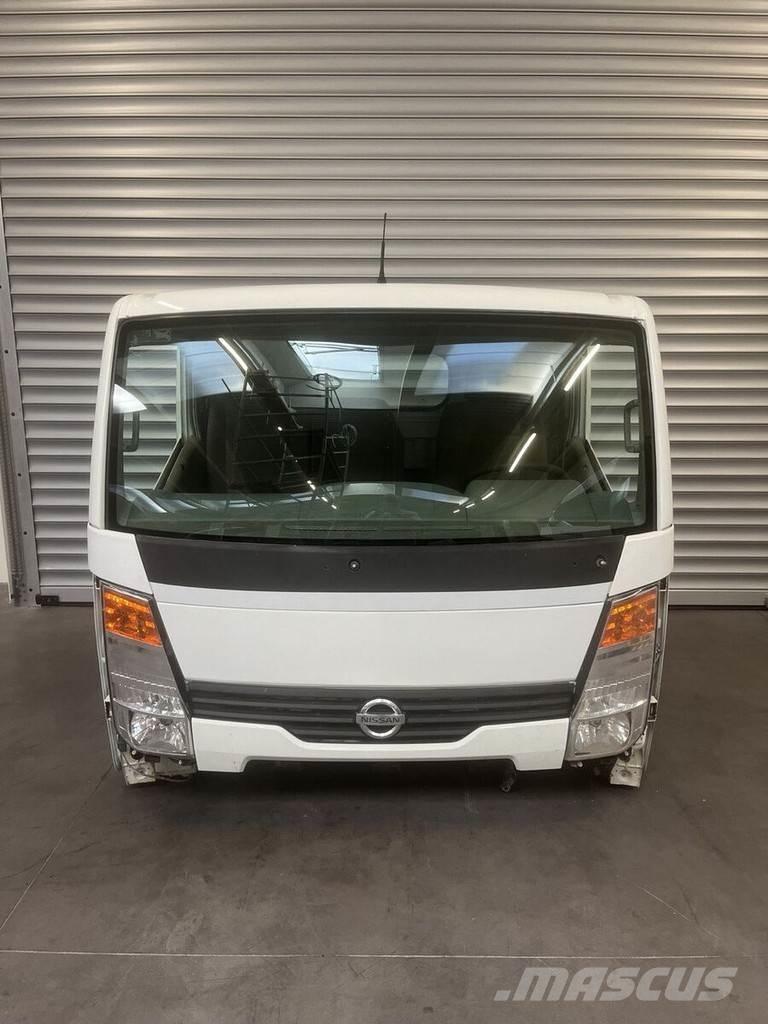 Nissan NT400 Cabines e interior