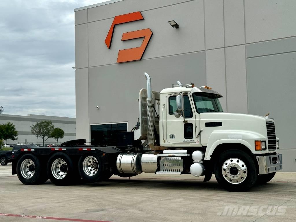 Mack CHU 613 Tractores (camiões)