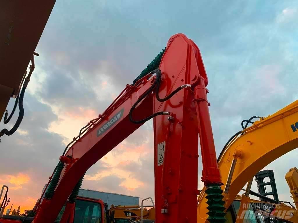 Doosan DX 225 LC Escavadoras de rastos