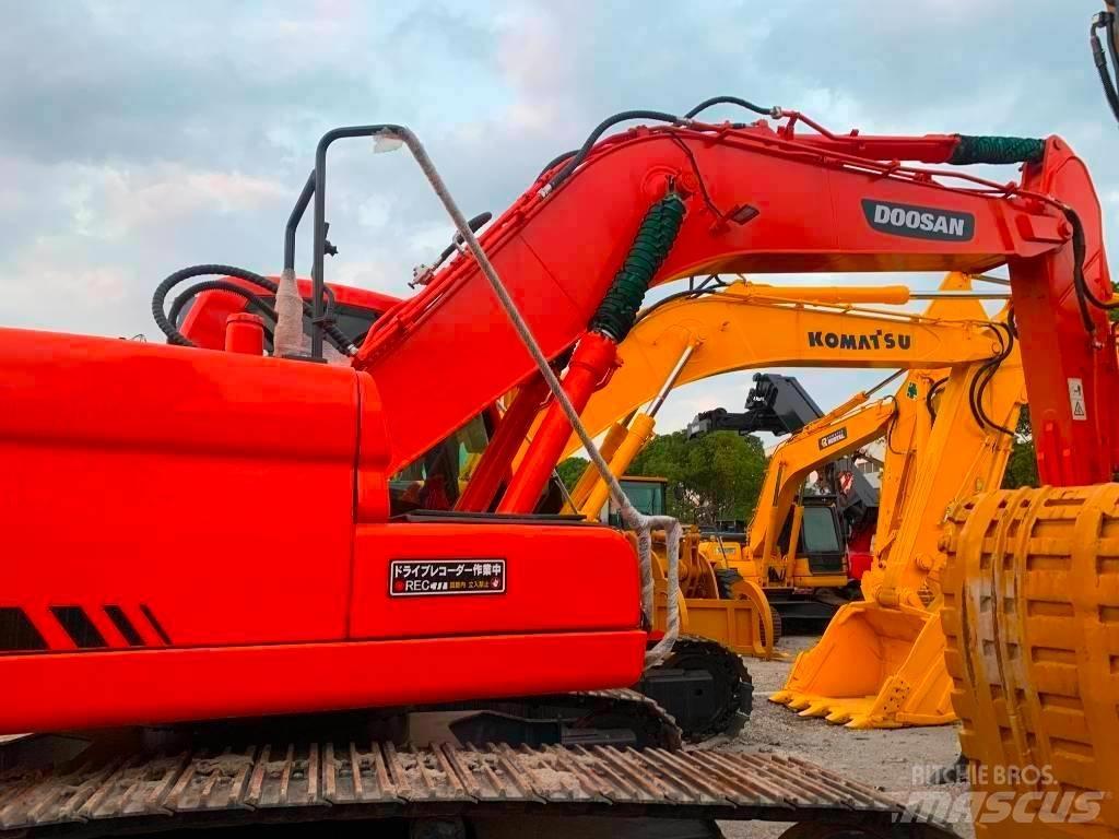 Doosan DX 225 LC Escavadoras de rastos
