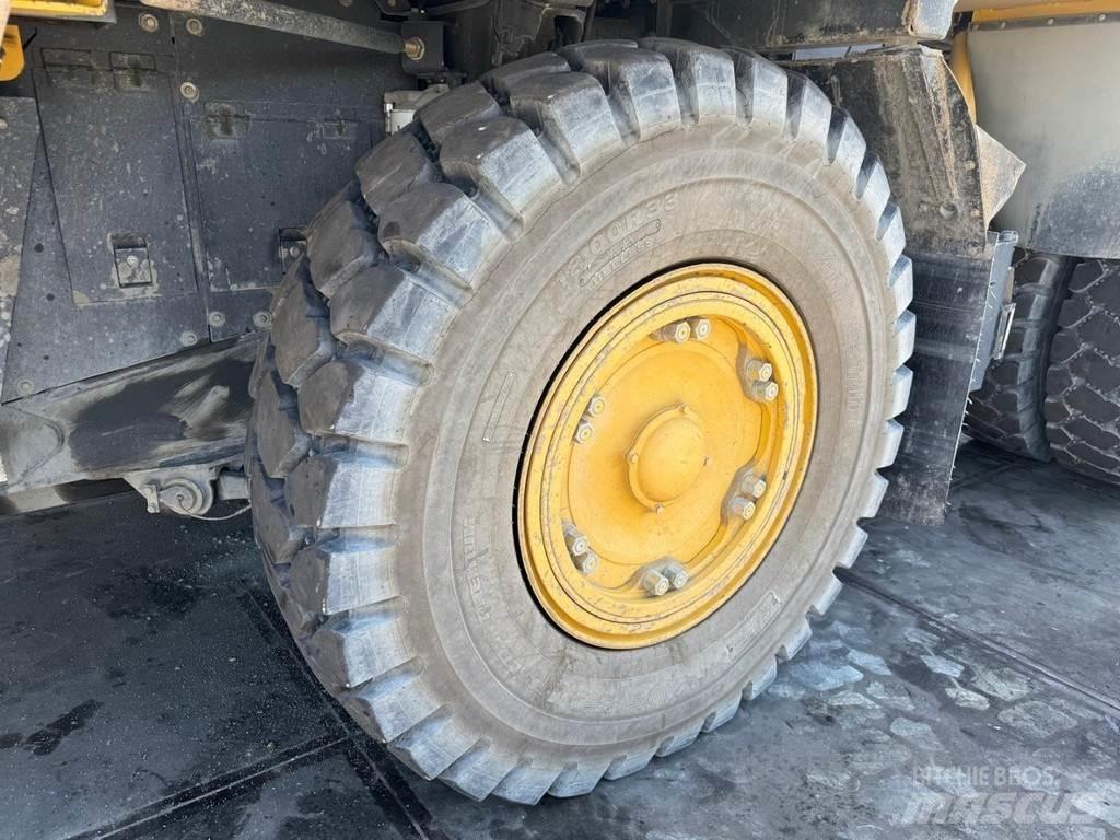 Komatsu HD405-7 Camiőes dumper basculantes rígidos