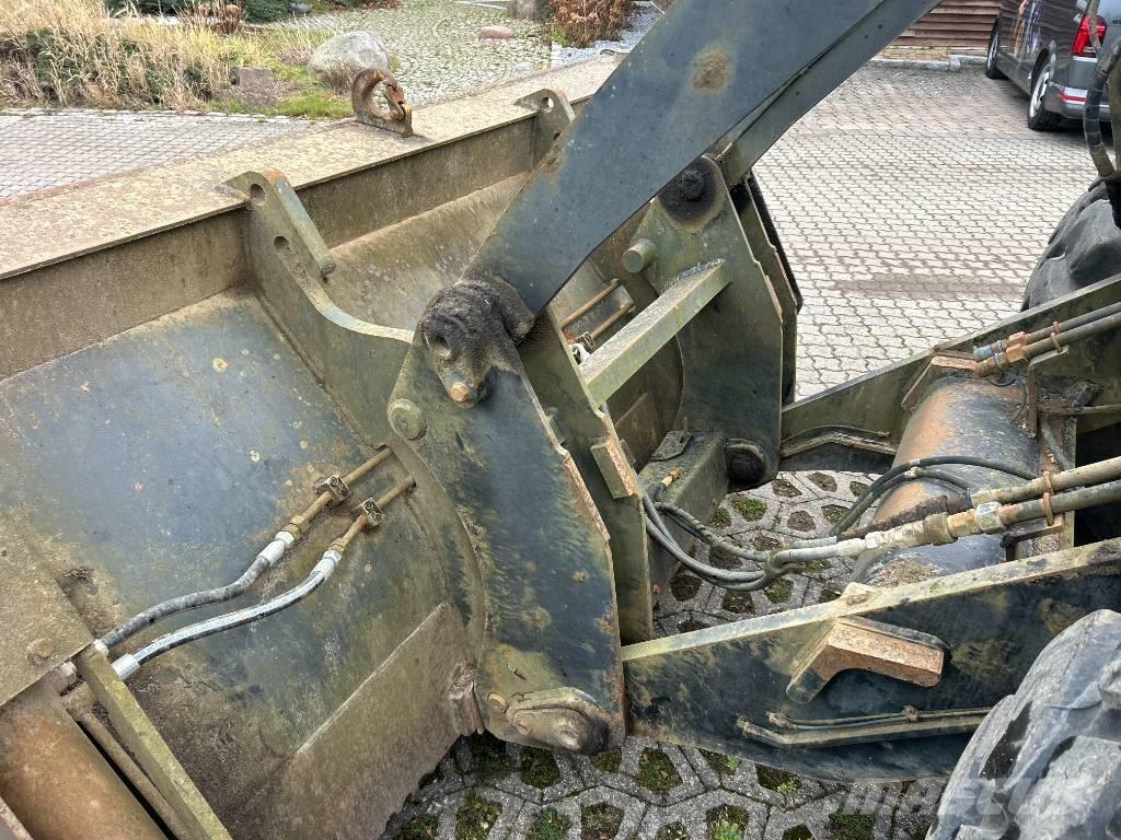 Ljungby L 13 Pás carregadoras de rodas