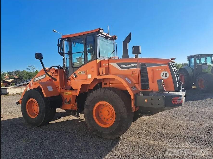 Doosan DL 250-5 Carregadoras frontais e escavadoras