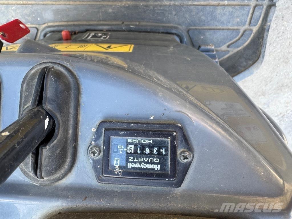 Yanmar SV08 (1C603) Mini Escavadoras <7t