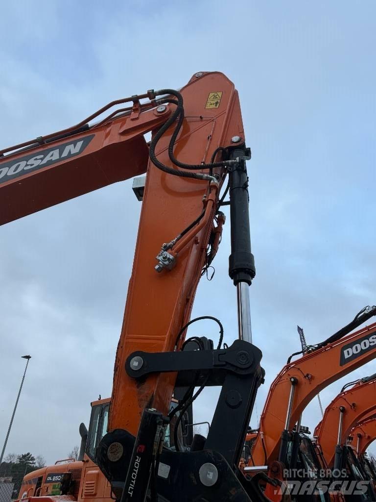 Doosan DX 300 LC-7 Escavadoras de rastos