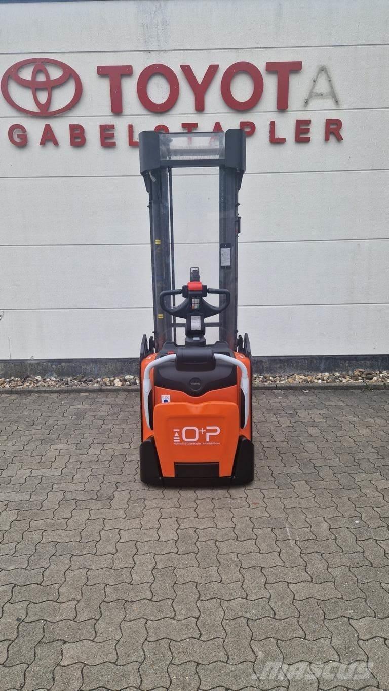 Toyota SPE160 Empilhador para operador externo