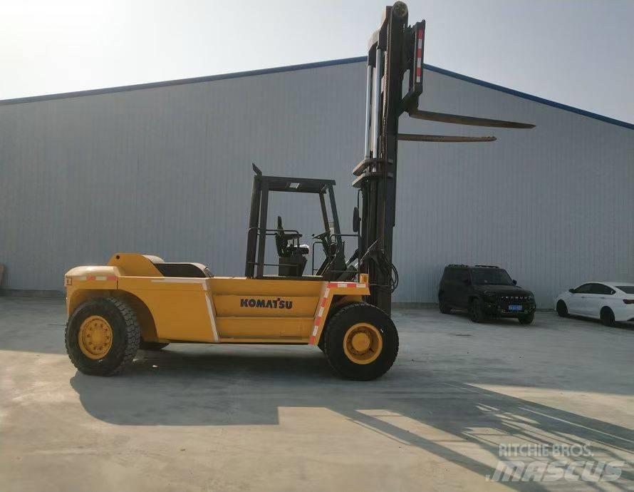 Komatsu FD200 Manipuladores telescópicos